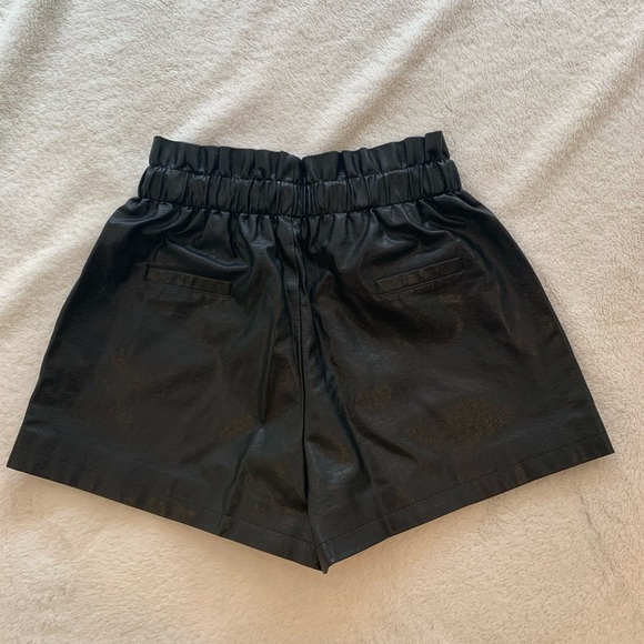 Leather shorts - Picture 3 of 6